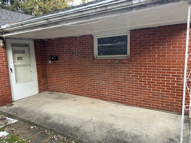 2333 E Midlothian Blvd in Struthers, OH - Building Photo - Building Photo