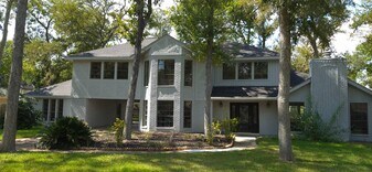 1711 Surrey Ct in Richmond, TX - Building Photo