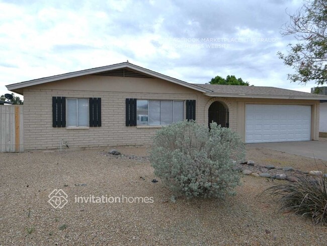 property at 2911 W Laurel Ln