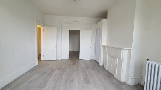 242 Bowers St in Jersey City, NJ - Building Photo - Building Photo