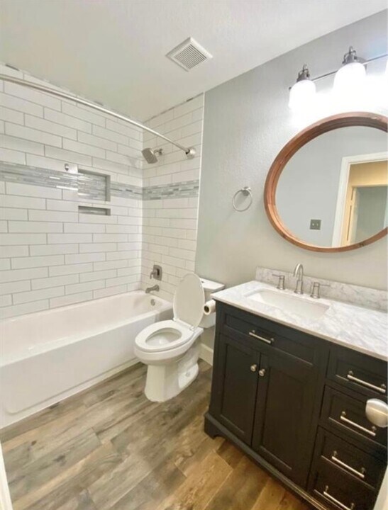 6326 Saragosa Crossing Ln in Houston, TX - Building Photo