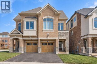 3967 Leonardo St in Burlington, ON - Building Photo
