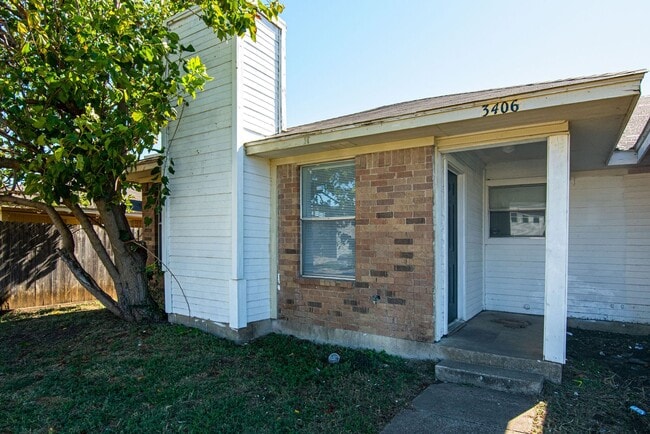 3406 Heritage Ln in Forest Hill, TX - Building Photo - Building Photo