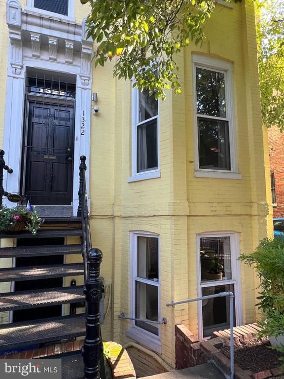 property at 1322 T St NW