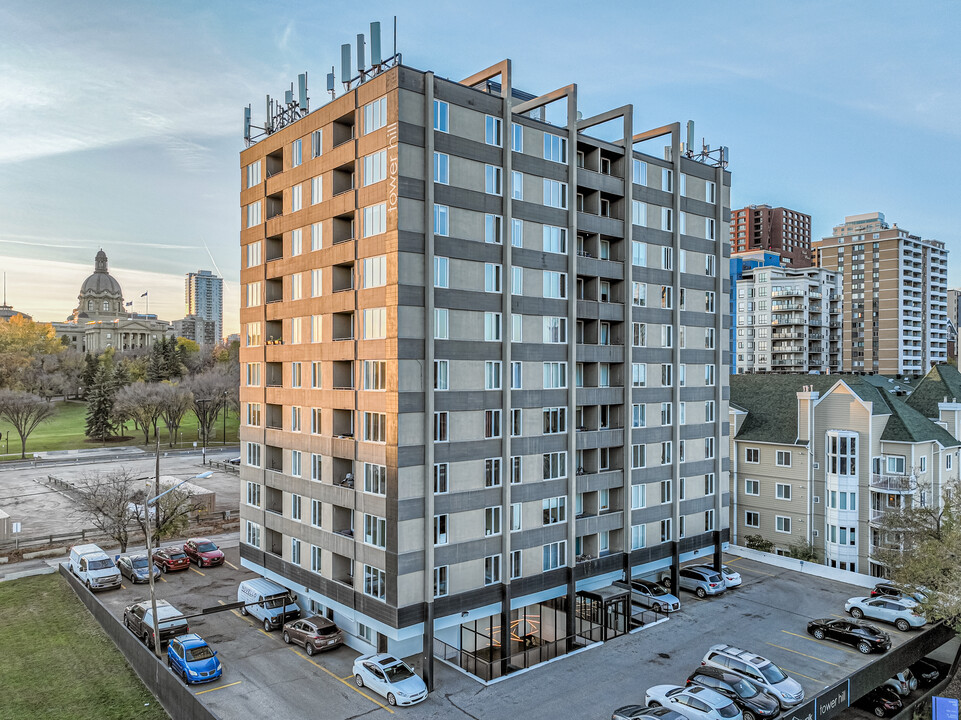 Tower Hill in Edmonton, AB - Building Photo