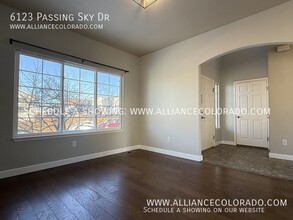 6123 Passing Sky Dr in Colorado Springs, CO - Foto de edificio - Building Photo