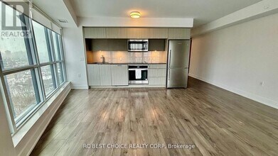 585-2585 Bloor St E in Toronto, ON - Building Photo - Building Photo