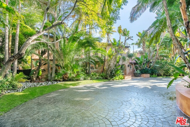 property at 806 N Alpine Dr