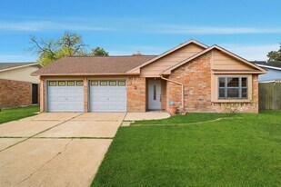 122 White Cedar St in Houston, TX - Building Photo