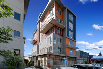 Z Apartments in Seattle, WA - Building Photo - Building Photo