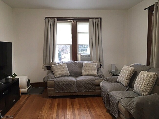 54 Jefferson Pl in Totowa, NJ - Building Photo - Building Photo