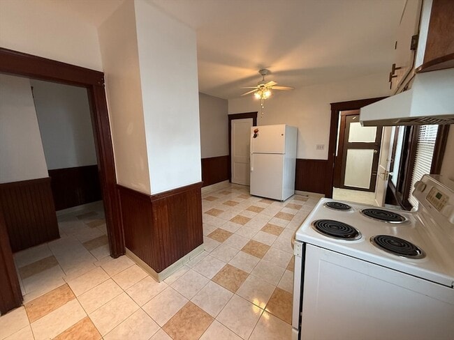 29 Brown St, Unit 1 in Methuen, MA - Building Photo - Building Photo