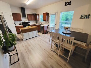 366 Crandon Rd in Mount Holly, NC - Building Photo - Building Photo