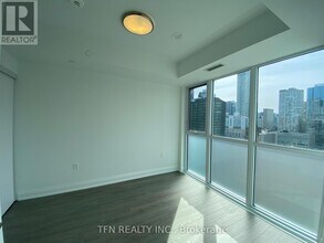77 Mutual St in Toronto, ON - Building Photo - Building Photo