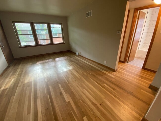 6631 W Center St in Wauwatosa, WI - Building Photo - Building Photo