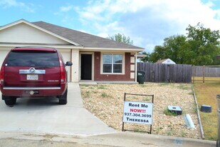 220 Ryan Cir Apt B in Nolanville, TX - Building Photo