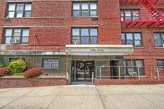 87-20 175th St-Unit -1K in Queens, NY - Building Photo - Building Photo