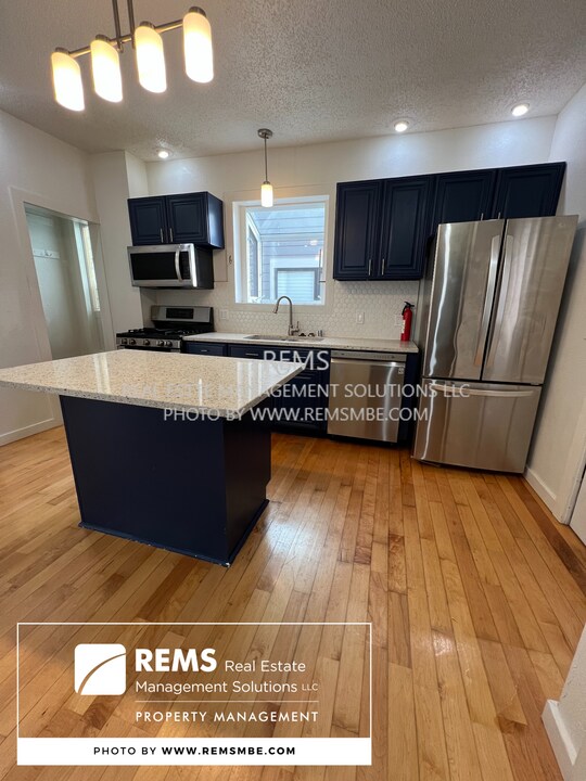 813 Williamson St, Unit #1 in Madison, WI - Foto de edificio