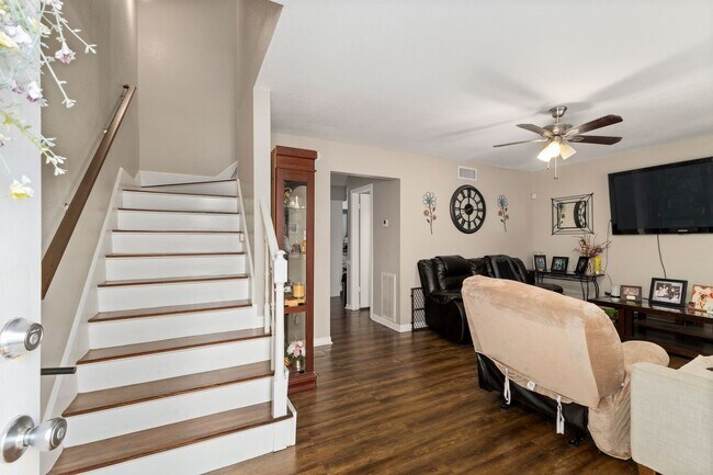 8300 Oakhaven Rd in La Porte, TX - Building Photo - Building Photo