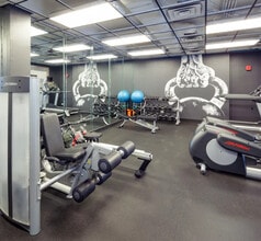 5559 N Sheridan Rd, Unit 19B in Chicago, IL - Foto de edificio - Building Photo