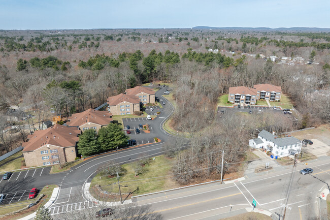 Canterbury Crossing in Holbrook, MA - Building Photo - Building Photo