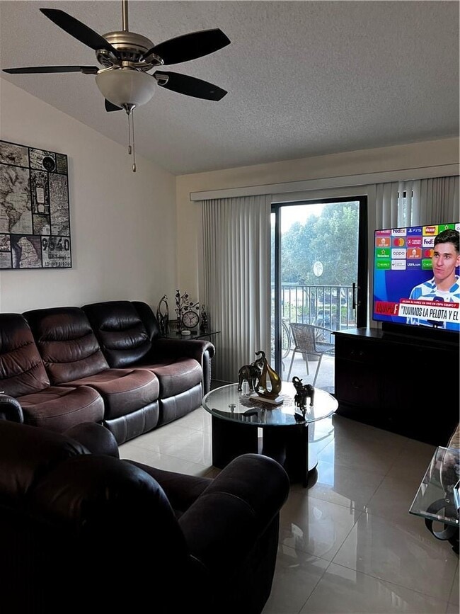 9144 W Atlantic Blvd, Unit 831 in Coral Springs, FL - Foto de edificio - Building Photo