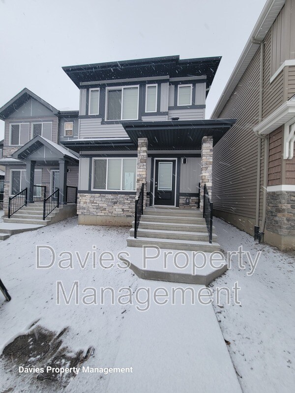 4582 Warbler Loop NW in Edmonton, AB - Building Photo - Building Photo
