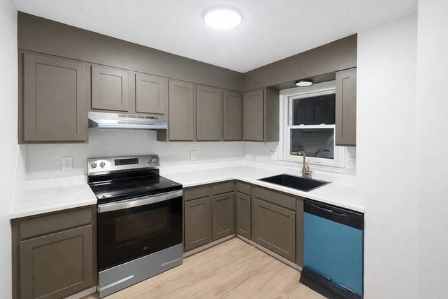 116 Breckwood Cir in Springfield, MA - Foto de edificio - Building Photo