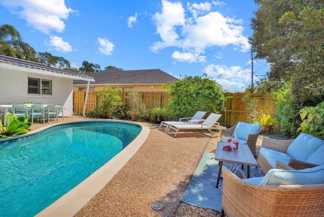 6421 NE 22nd Ave in Fort Lauderdale, FL - Building Photo