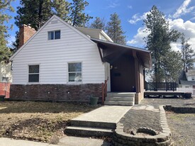 817 6th St in Cheney, WA - Building Photo
