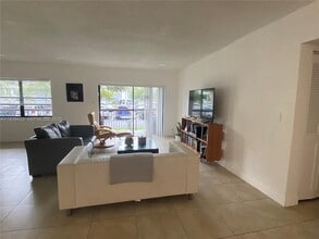 1301 NE 7th St in Hallandale Beach, FL - Building Photo - Building Photo