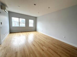 52 Cambridge Ave in Jersey City, NJ - Foto de edificio - Building Photo