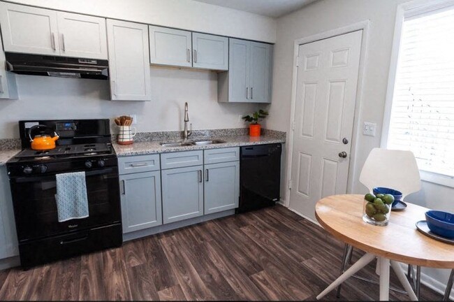 Amber Grove Apartments in Marietta, GA - Building Photo - Building Photo
