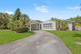 340 Atlantic Rd in Key Biscayne, FL - Building Photo