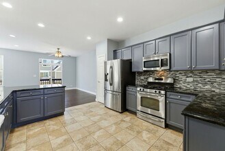 218 Goldenrod Dr in Elgin, IL - Building Photo - Building Photo