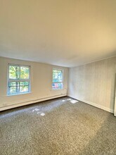 52 Raymond St in Darien, CT - Building Photo - Building Photo