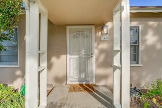 340 N Monterey St, Unit 304 N Monterey St in Alhambra, CA - Foto de edificio - Building Photo