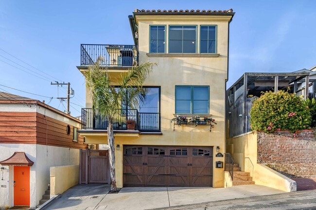 property at 319 33rd St