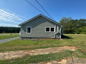 325 Washburn Switch Rd in Shelby, NC - Building Photo - Building Photo