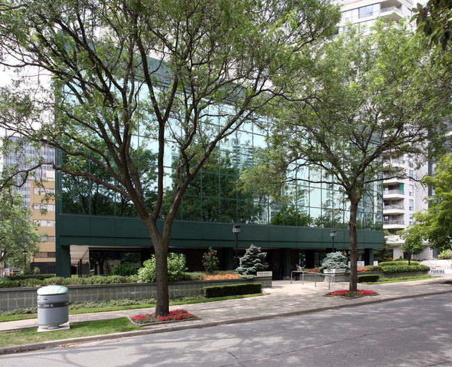 Apartments in Toronto, ON - Building Photo - Building Photo