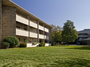 Seasons 3 in Springfield, MO - Foto de edificio - Building Photo