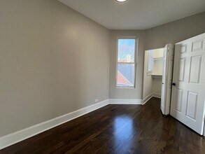 2249 W Cermak Rd in Chicago, IL - Building Photo - Building Photo