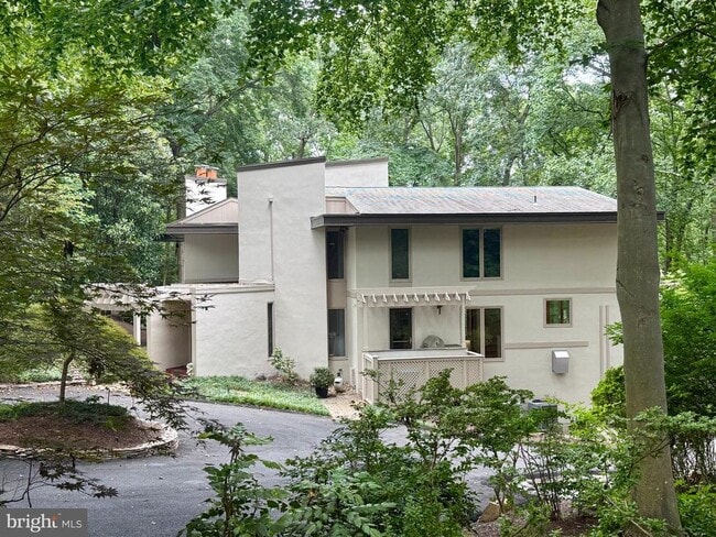 property at 1325 Darnall Dr