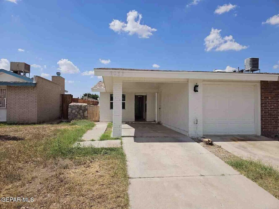 6037 Morning Glory Cir in El Paso, TX - Building Photo