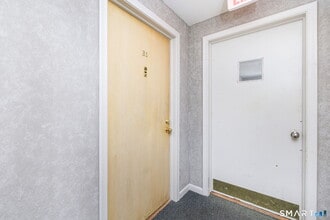 117 Shadow Ln in West Hartford, CT - Building Photo - Building Photo