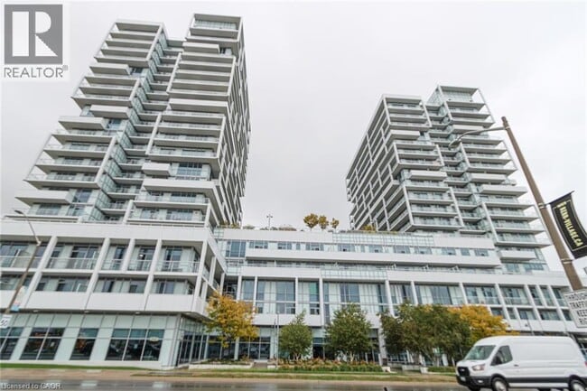 65 Speers Rd in Oakville, ON - Building Photo - Building Photo