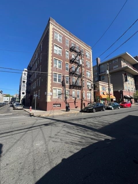 104 Westover Pl in West New York, NJ - Building Photo - Building Photo