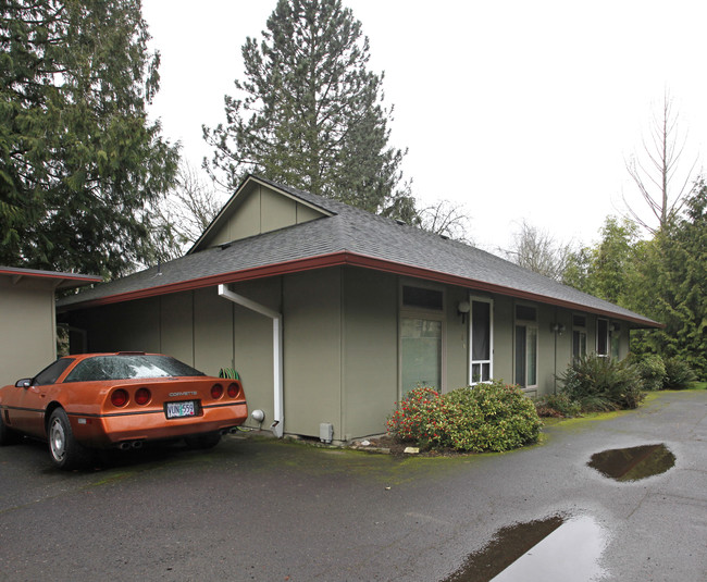 Lake Cottage Apartments in Portland, OR - Foto de edificio - Building Photo