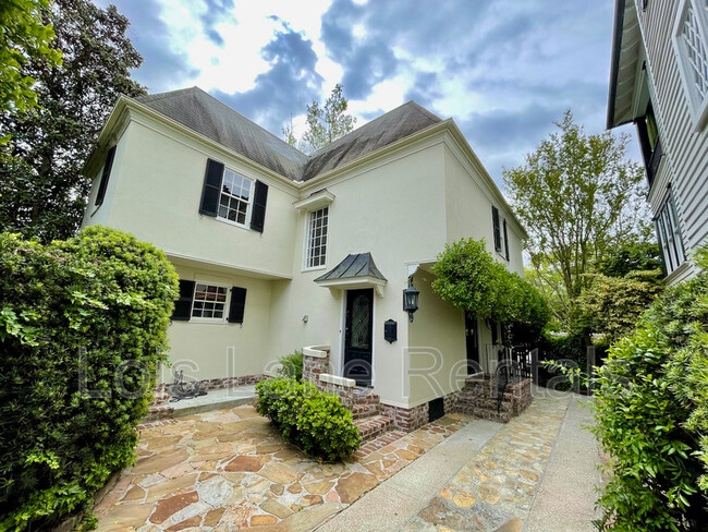 3 1/2 St Michaels Alley