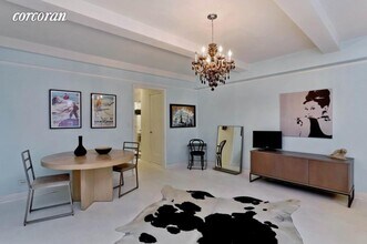 470 W 24th St-Unit -: 4F in New York, NY - Building Photo - Building Photo
